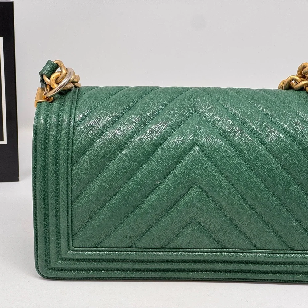 💎💯CHANEL Caviar Green Chevron Le Boy Bag 💎